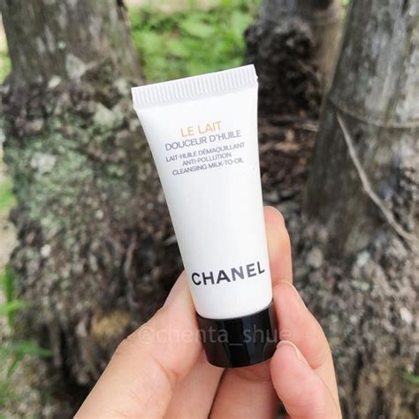 chanel le lait douceur d'huile anti-pollution cleansing milk-to-oil|Chanel le lait.